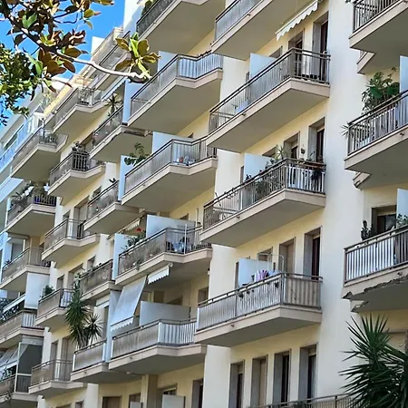 Center Aviva's-home * Niza